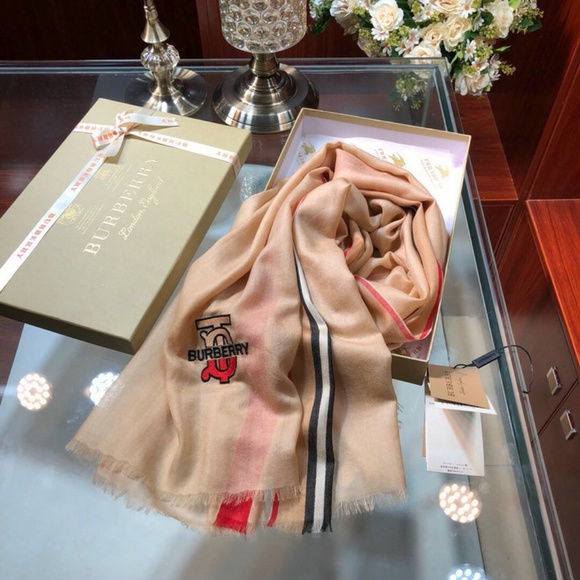 BURBERRY   scarf - Picture 5 of 8